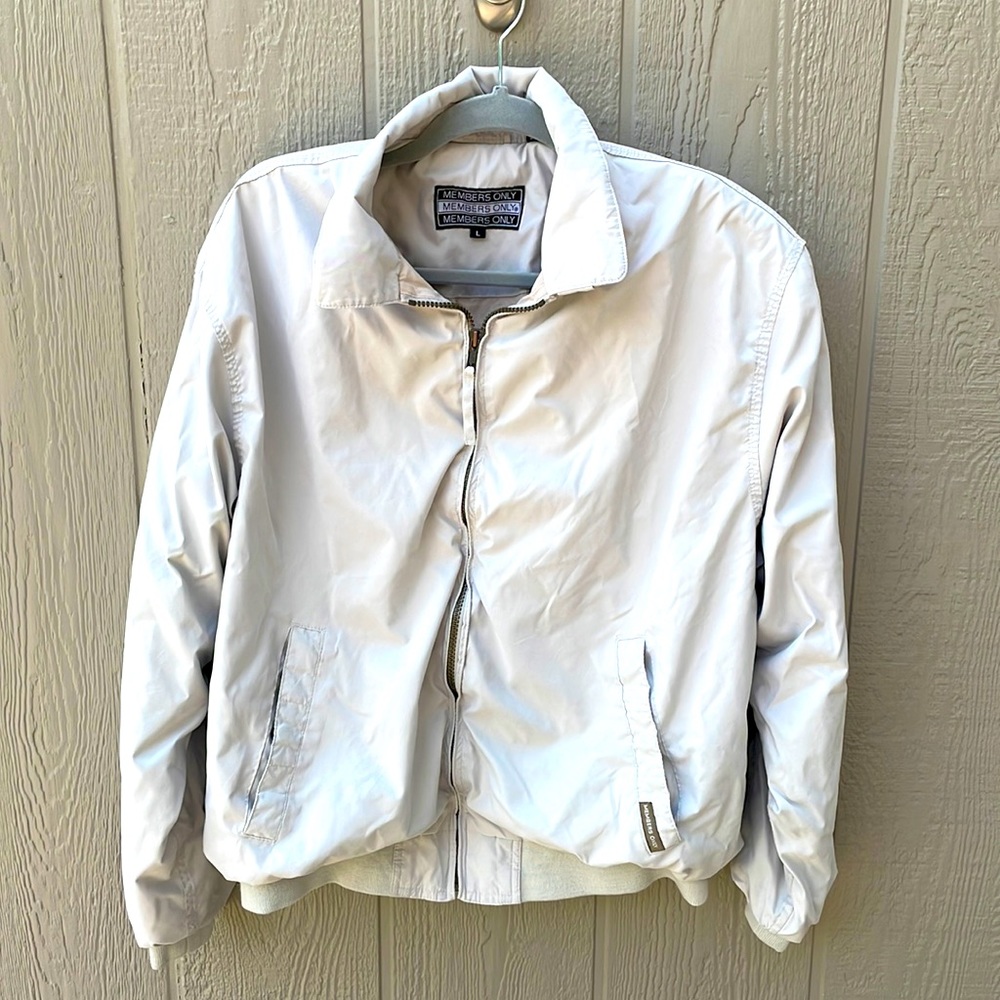 Vintage Members Only beige jacket. Size L